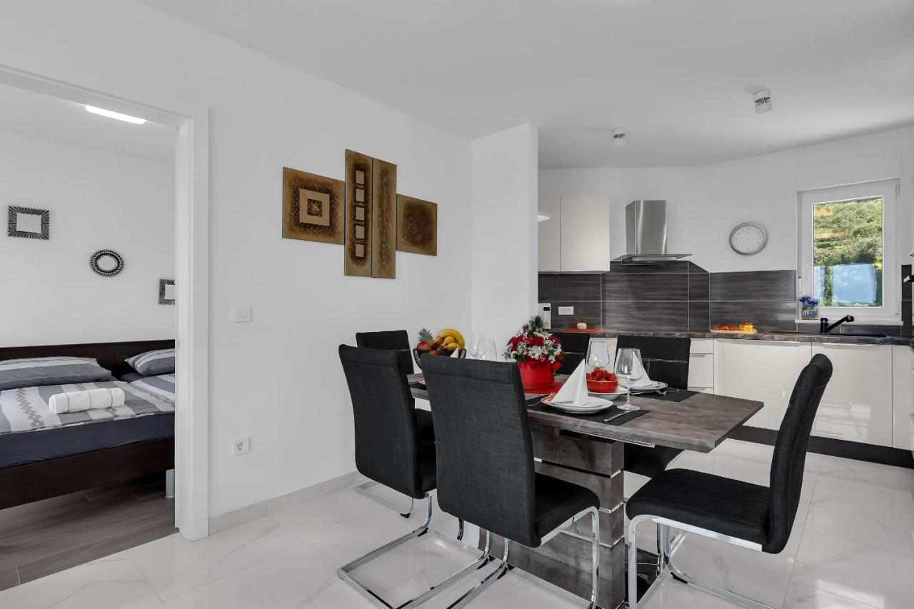 Apartment Navis, Sea View Makarska Eksteriør billede