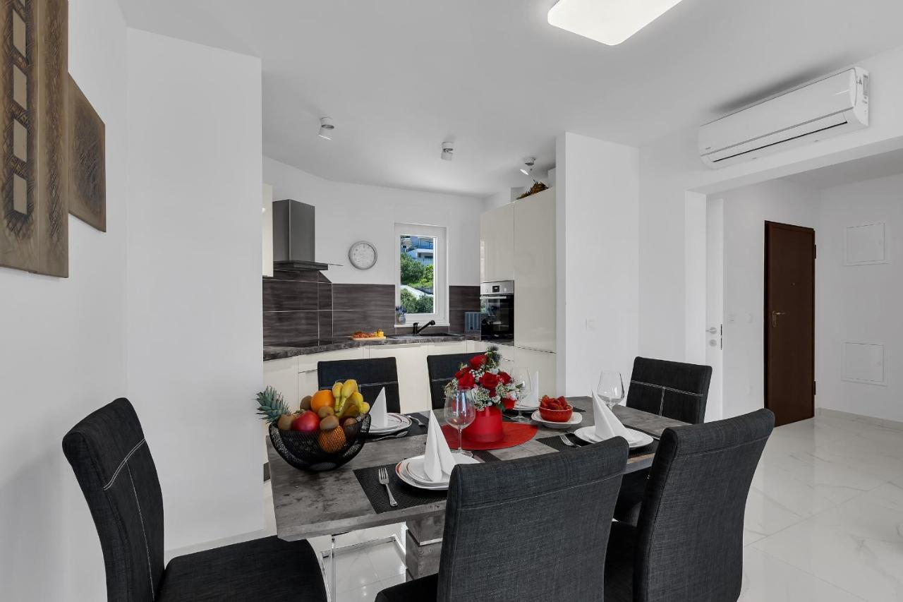 Apartment Navis, Sea View Makarska Eksteriør billede