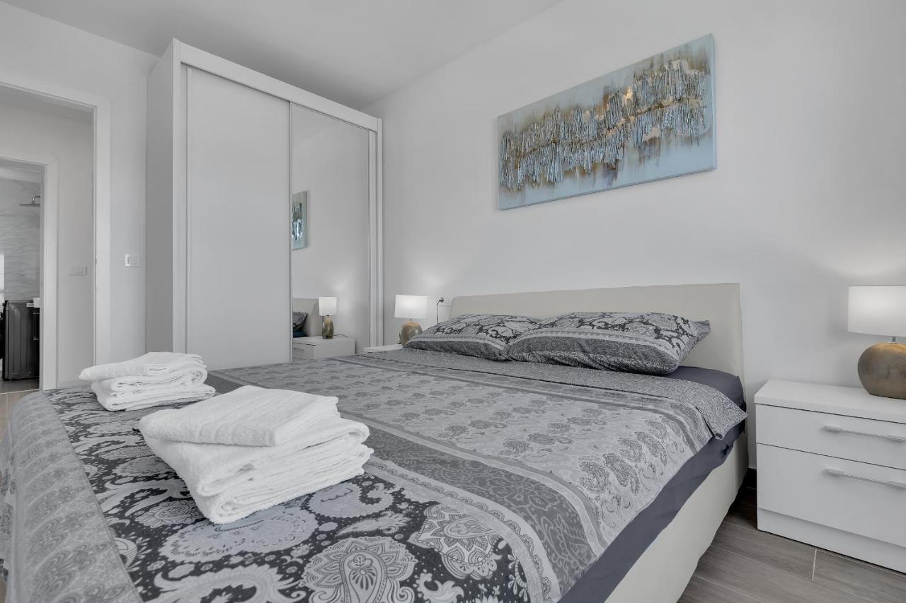 Apartment Navis, Sea View Makarska Eksteriør billede